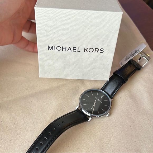 New mk 👨🏽 leather black watch - Picture 6 of 9